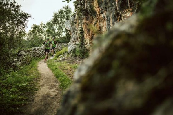 Trail Menorca Camí de Cavalls - Camiseta Running Hombre Trail