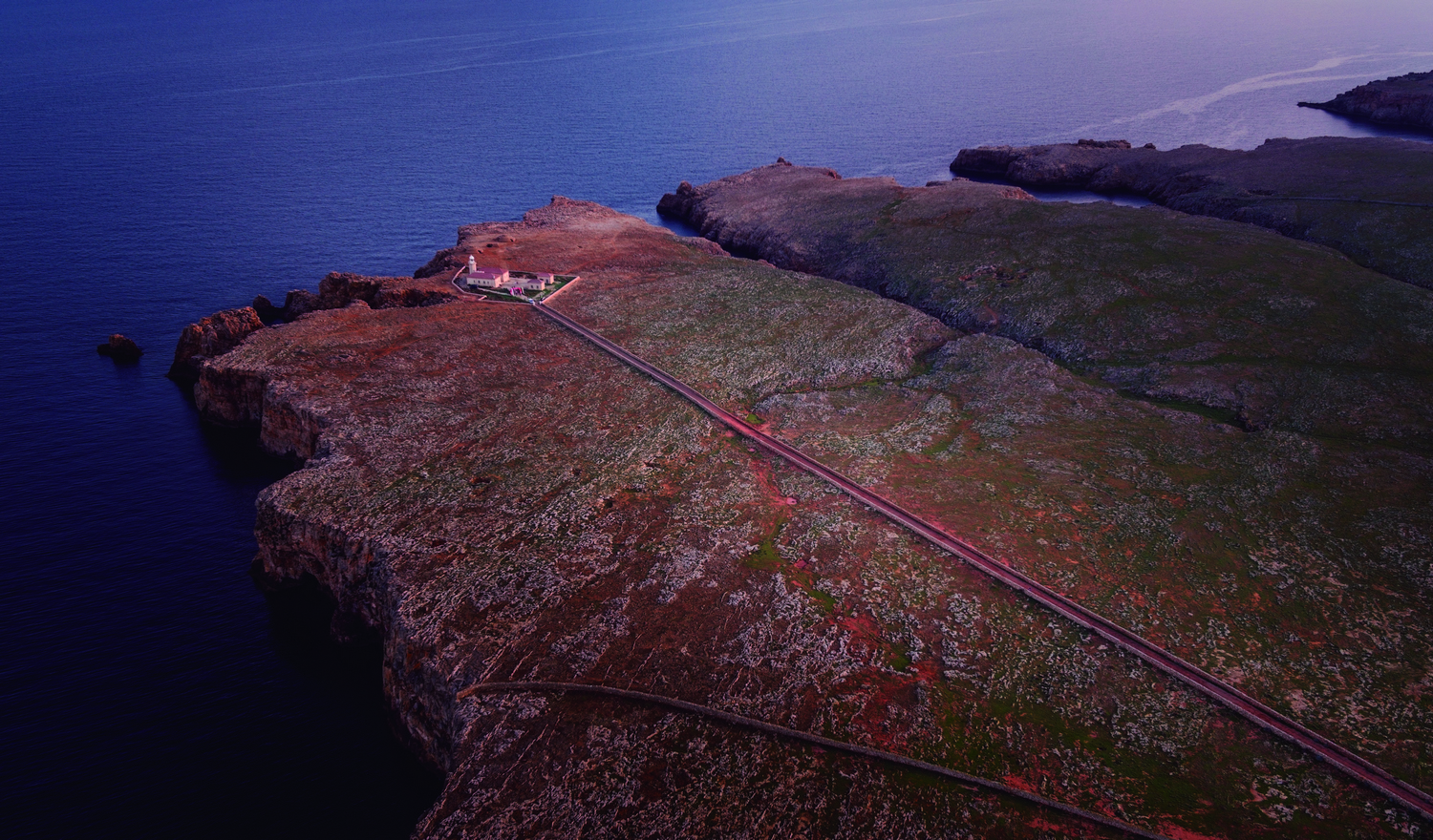 Farola de Punta Nati (Foto: Jordi Saragossa).