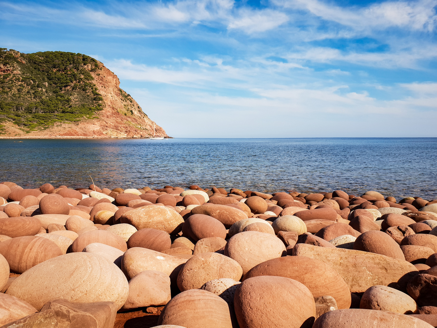 Pla de Mar amb la Muntanya Mala de fons (Foto: Camí de Cavalls 360º).