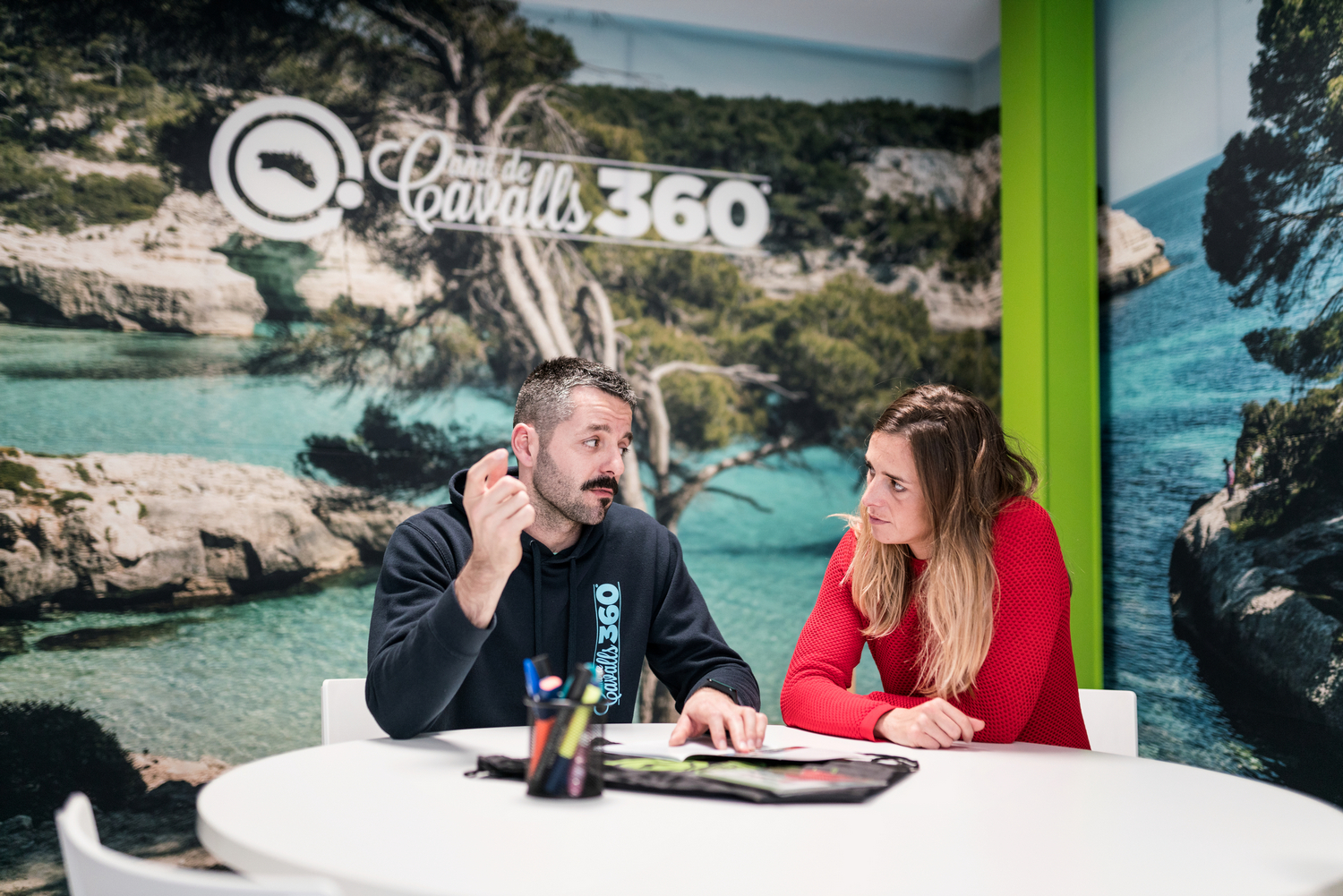 David Llorens, en un briefing per a Camí de Cavalls 360º (Foto: Jordi Saragossa).