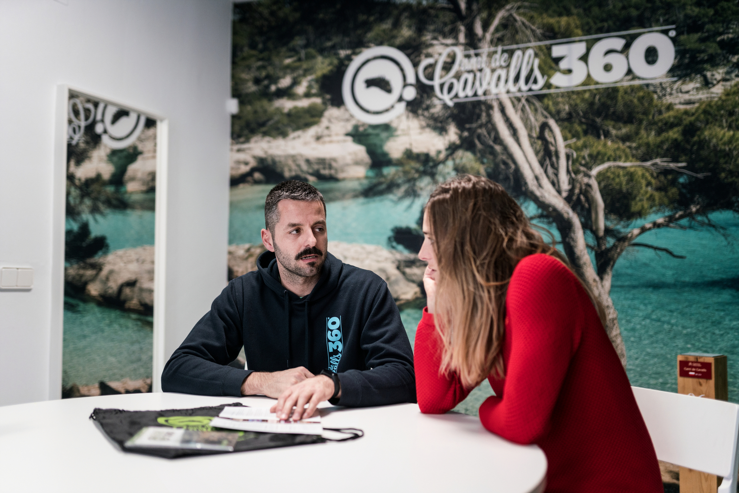 David Llorens, en un briefing per a Camí de Cavalls 360º (Foto: Jordi Saragossa).