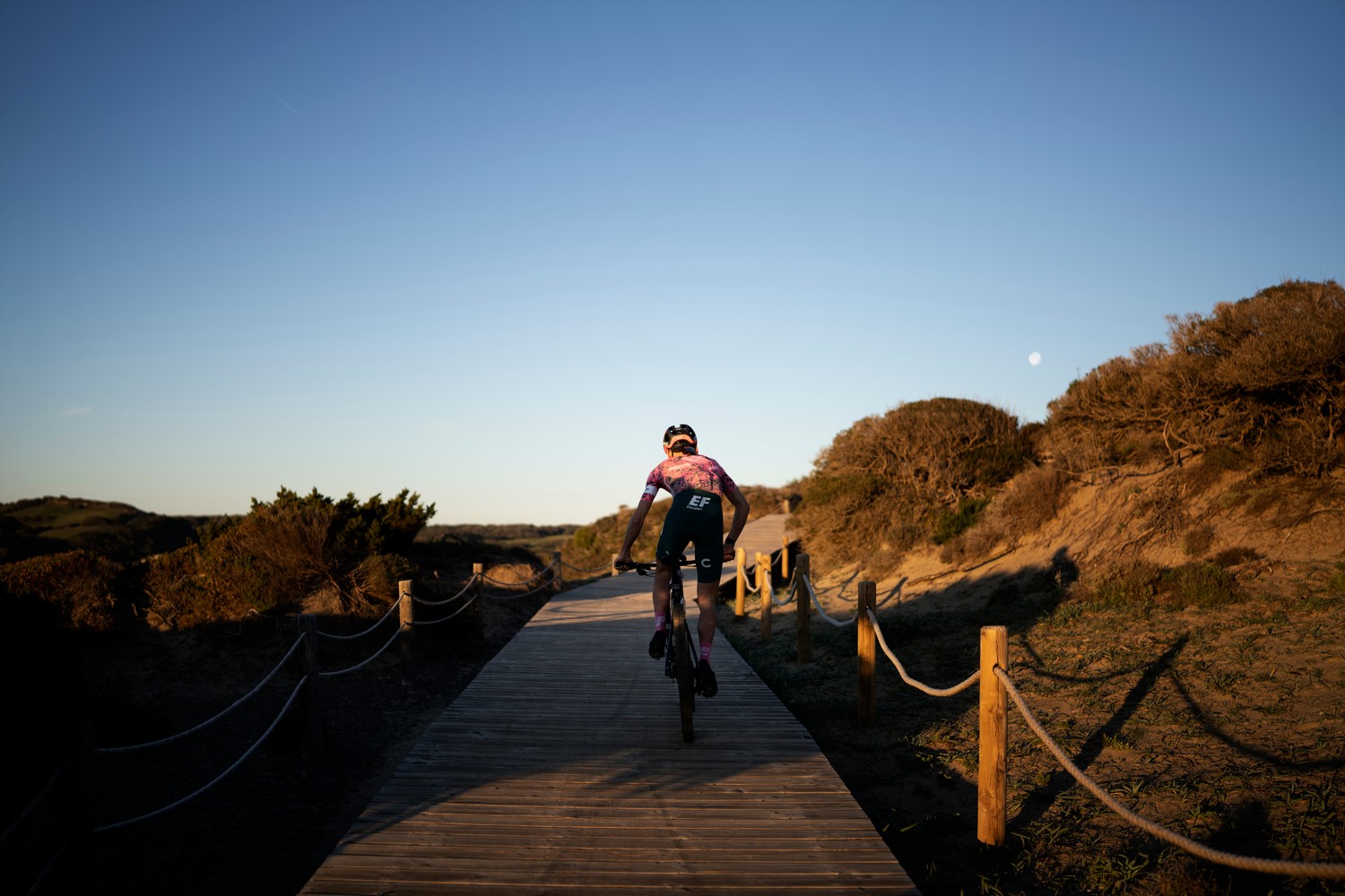 Lachlan Morton en Camí de Cavalls 360º Non-Stop MTB (Foto: Jordi Saragossa).