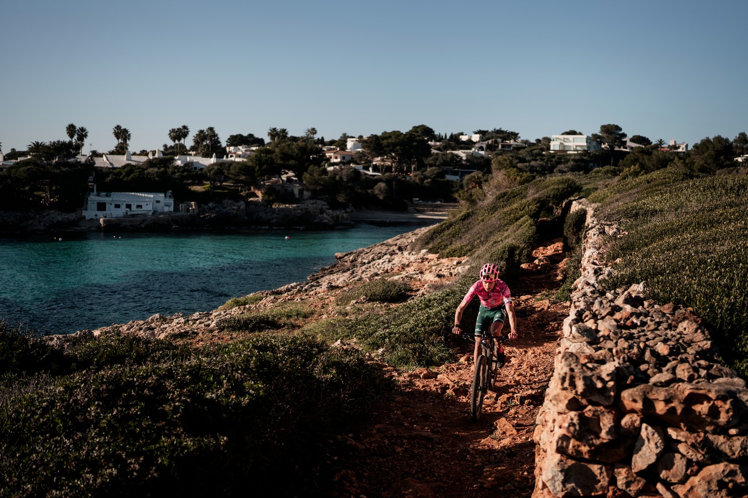 Lachlan Morton en Camí de Cavalls 360º Non-Stop MTB (Foto: Jordi Saragossa).