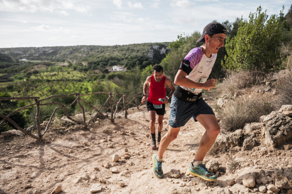 Víctor del Águila i Miguel Heras en l'ARTIEM Epic Camí de Cavalls 360º Menorca 2023 (Foto: The Adventure Bakery).