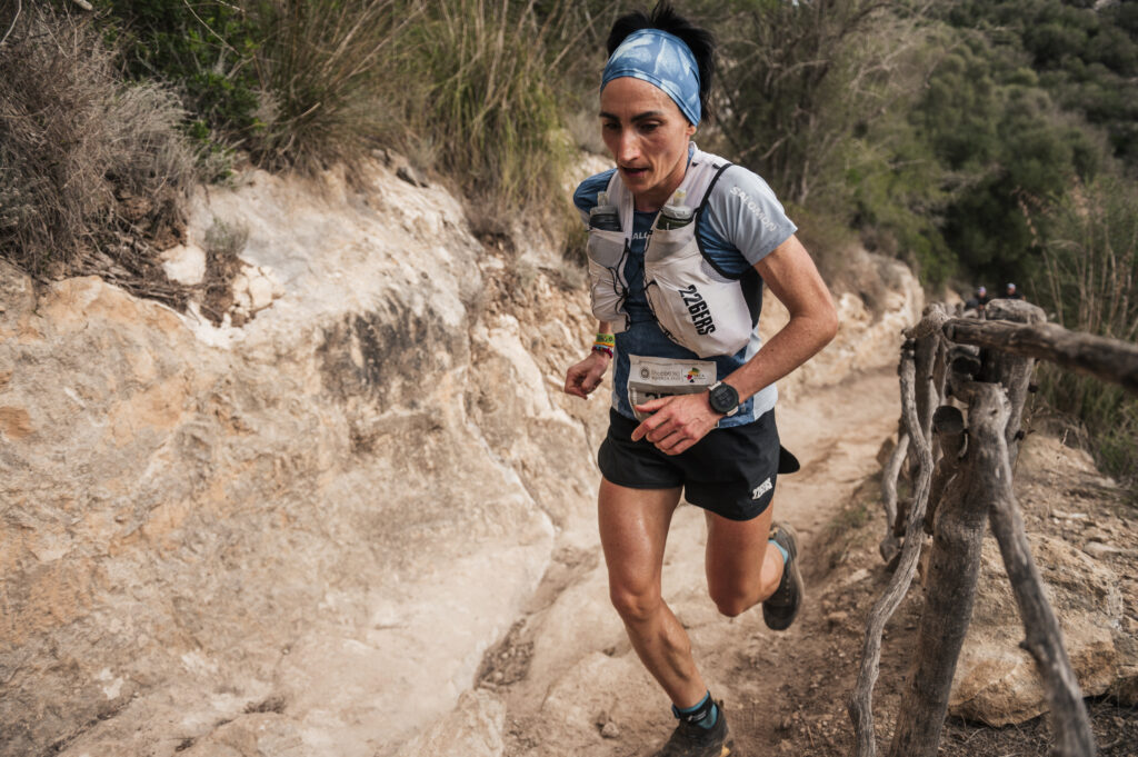 Oihana Kortazar en l'ARTIEM Epic Camí de Cavalls 360º Menorca 2023 (Foto: The Adventure Bakery).