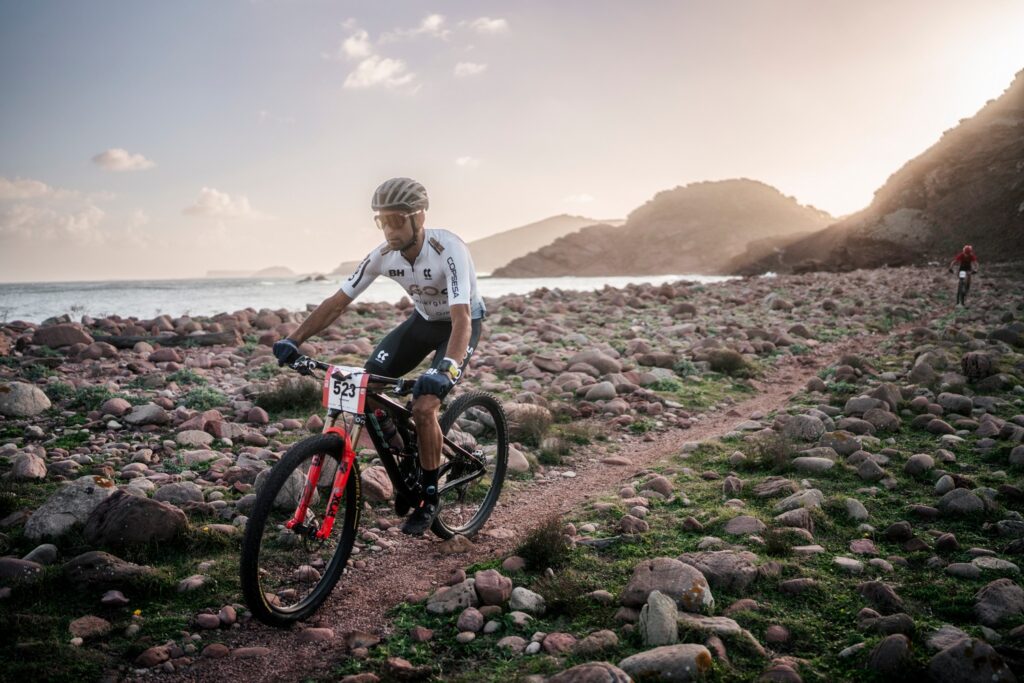 Ismael Esteban a l'ARTIEM Epic Camí de Cavalls 360º Menorca 2023 (Foto: The Adventure Bakery).