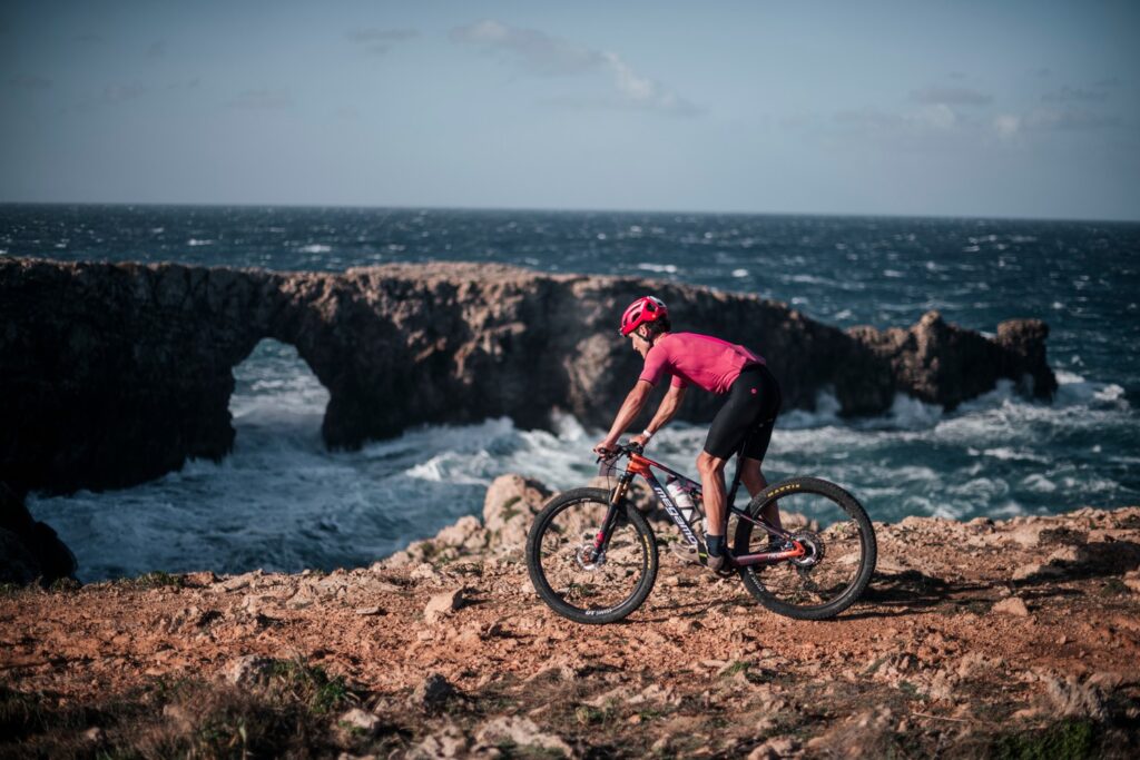 Guillem Cassú a l'ARTIEM Epic Camí de Cavalls 360º Menorca 2023 (Foto: The Adventure Bakery).