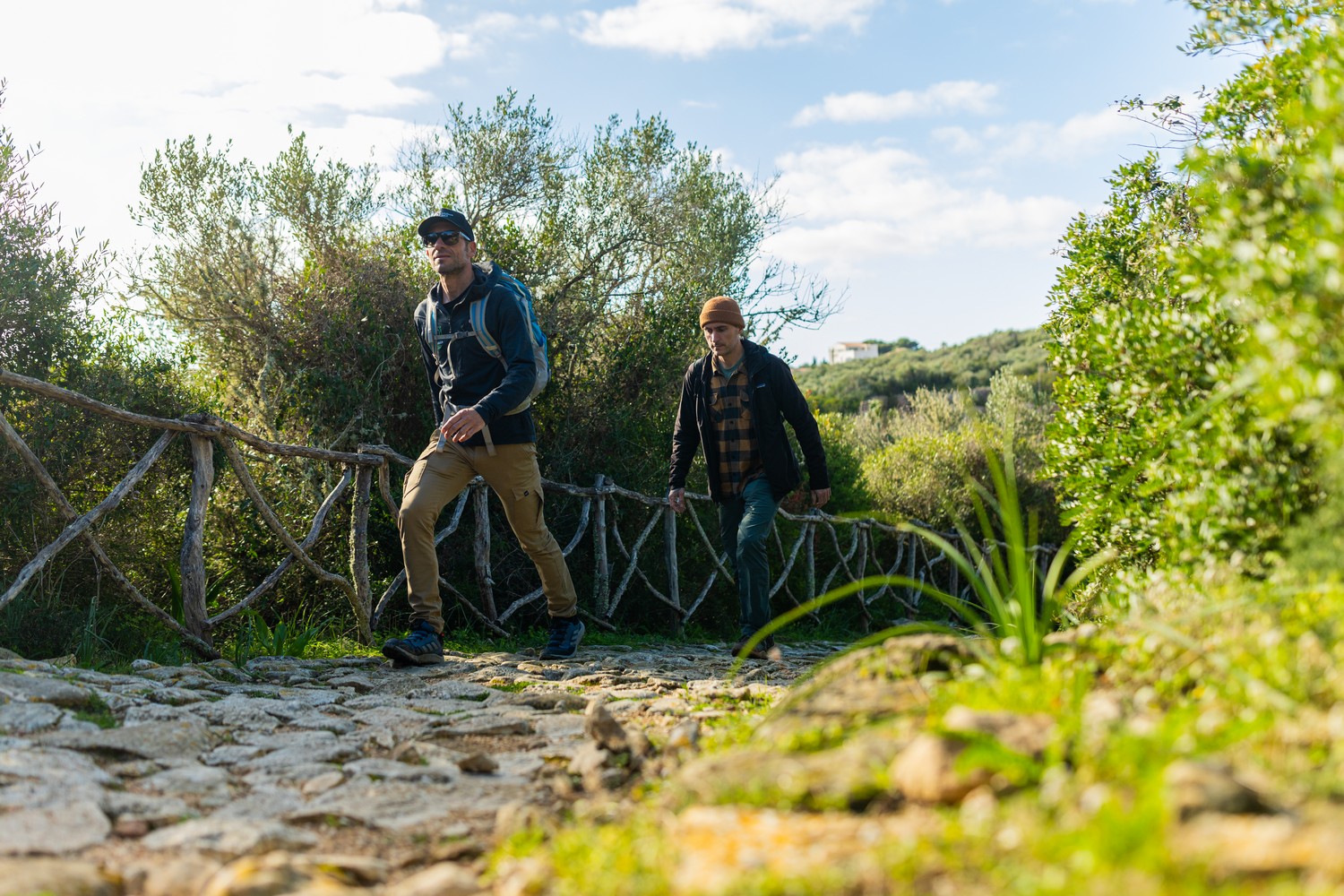 Dos participants durant una etapa de Camí de Cavalls 360º (Foto: Aitor Lamadrid).