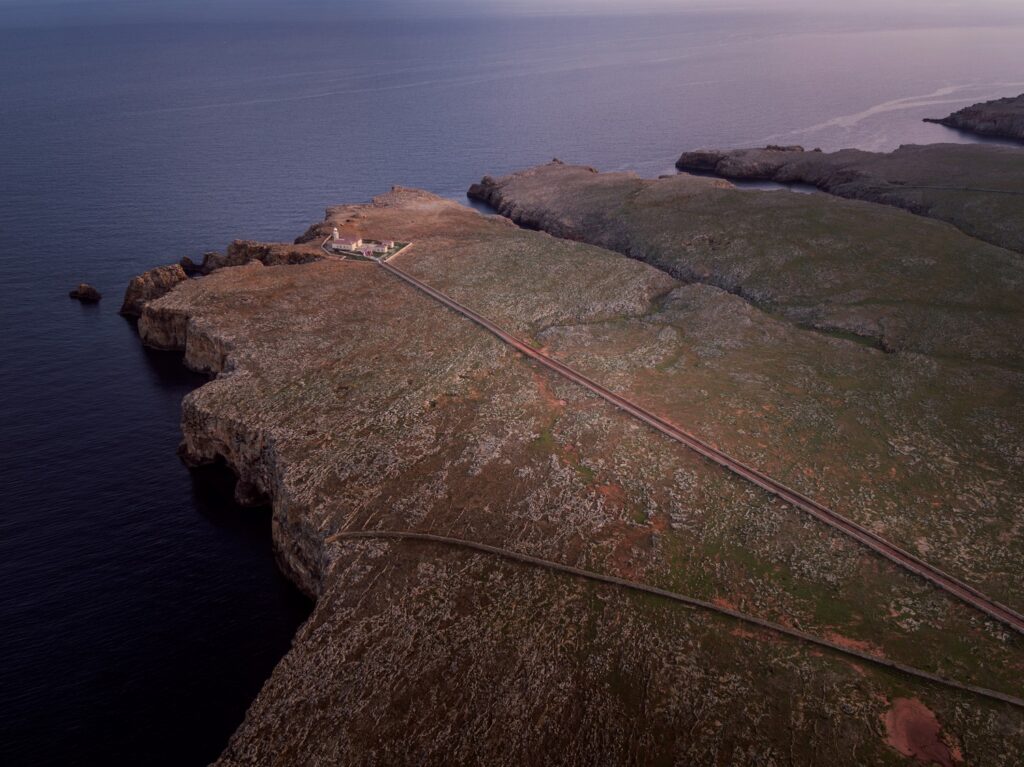 Far de Punta Nati (Foto: The Adventure Bakery).